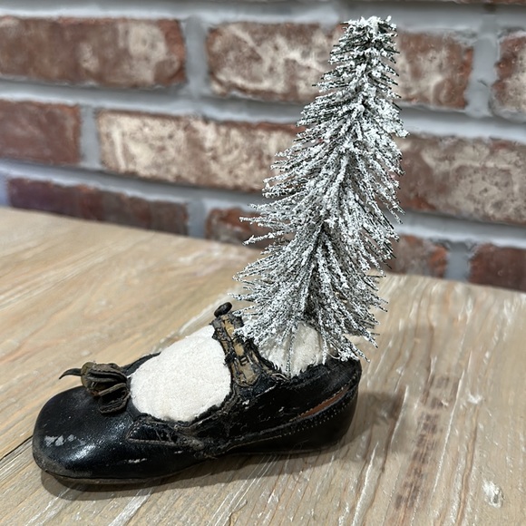 Vintage Leather Shoe with Snowy Christmas Tree - Picture 4 of 8